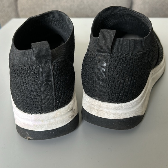 Gently worn Anne Klein black pull on mesh sneakers! - Picture 2 of 4
